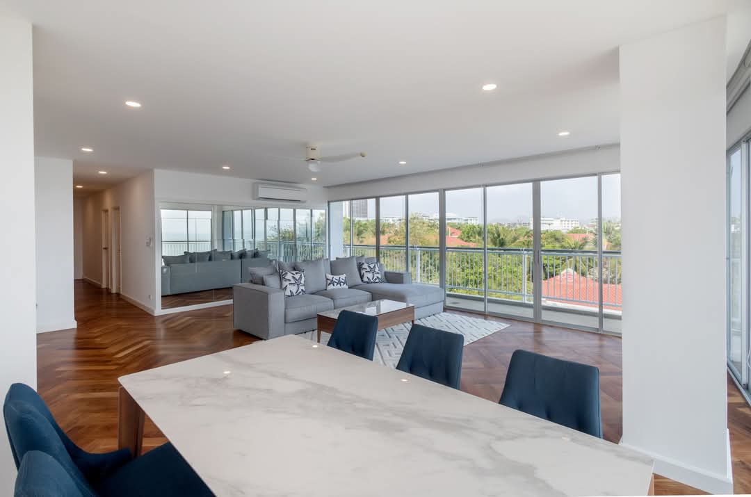 Stylish Beachfront Condo Incredible Ocean Scenery