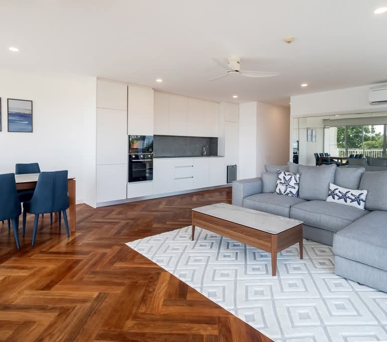 Designer Beachfront Condo Perfect Waterfront Views