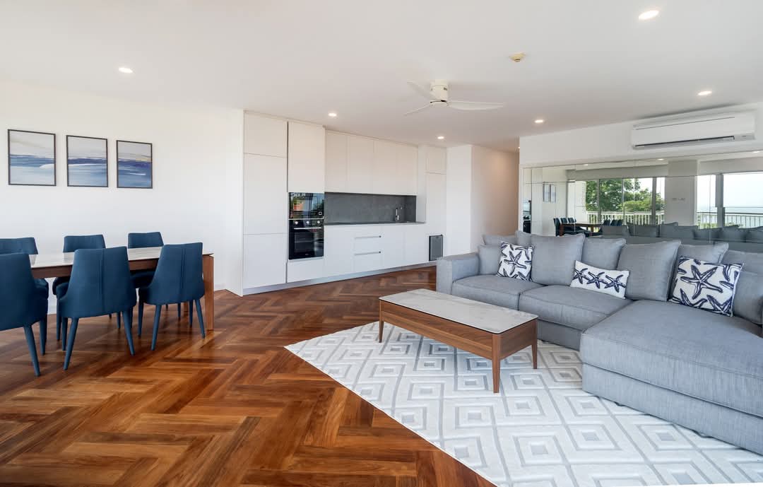 Designer Beachfront Condo Perfect Waterfront Views