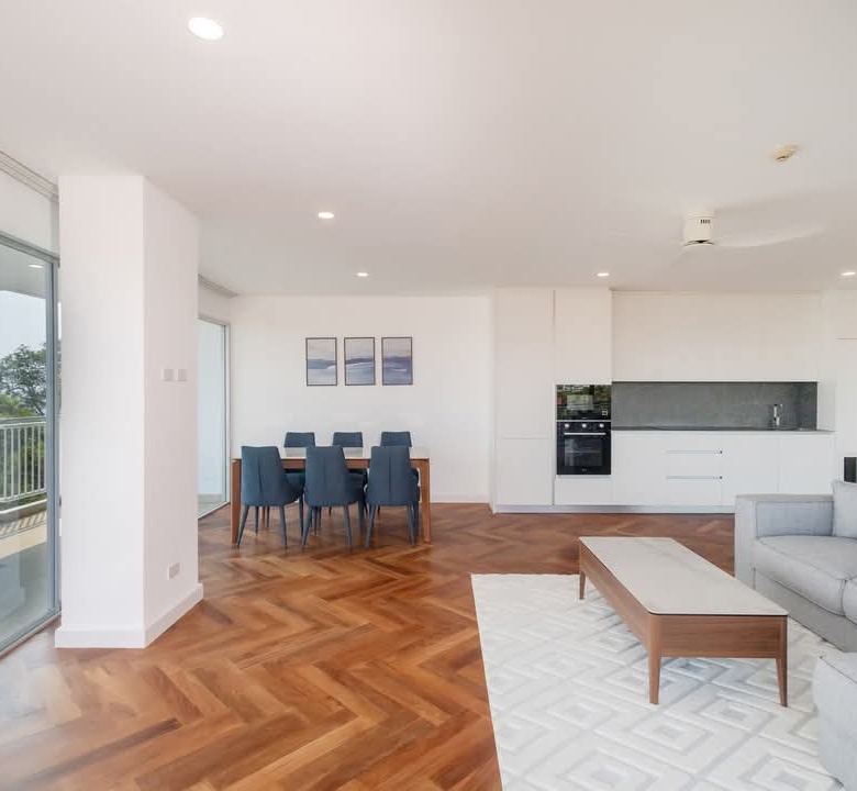 Luxurious Beachfront Condo Dramatic Coastal Panorama
