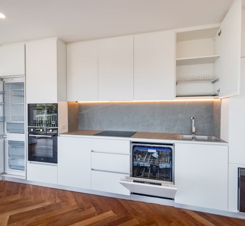 Upscale Beachfront Condo Stunning Seaside Views