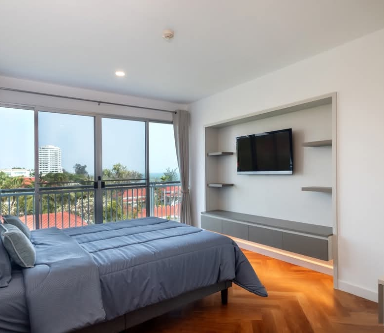 High End Beachfront Condo Extraordinary Sea Views
