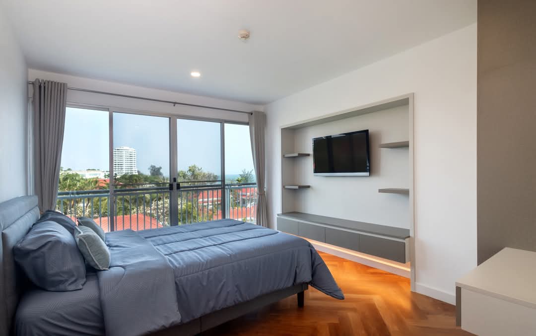 High End Beachfront Condo Extraordinary Sea Views