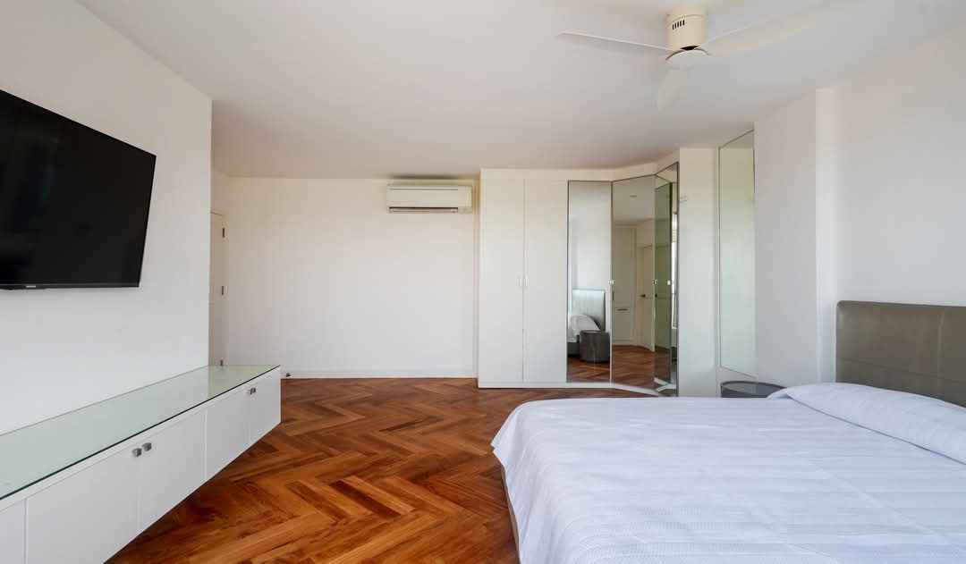 Deluxe Beachfront Condo Magnificent Coastal Views