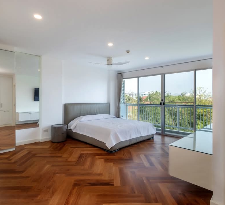 Premier Beachfront Condo Outstanding Ocean Scenery