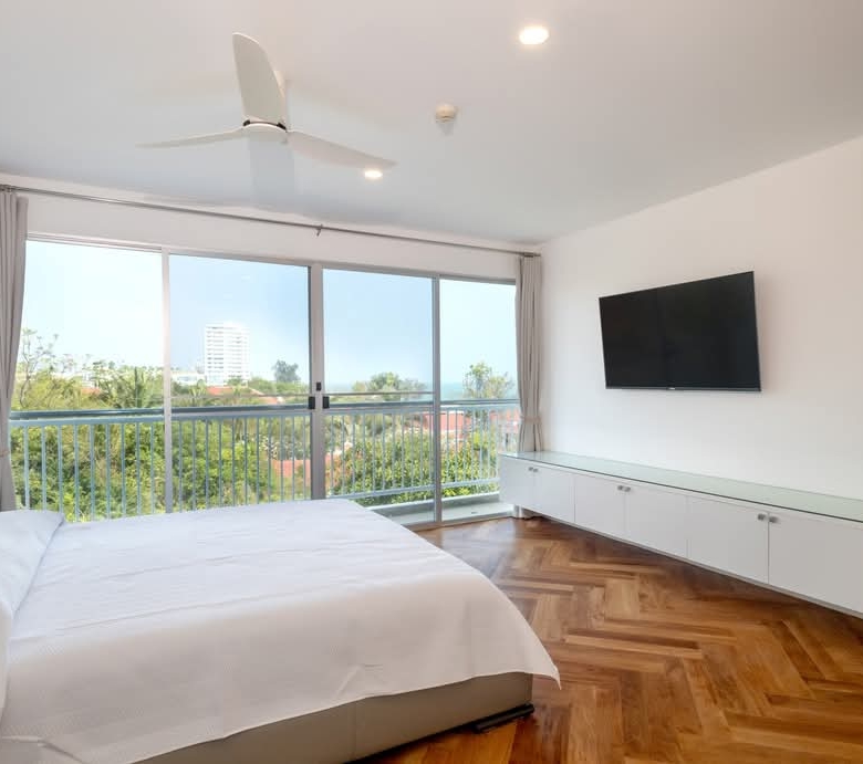 Elite Beachfront Condo Spectacular Waterfront Views
