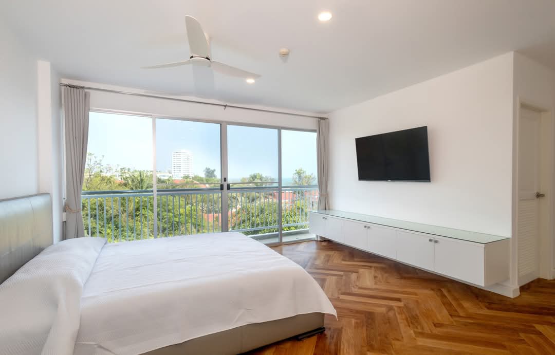 Elite Beachfront Condo Spectacular Waterfront Views