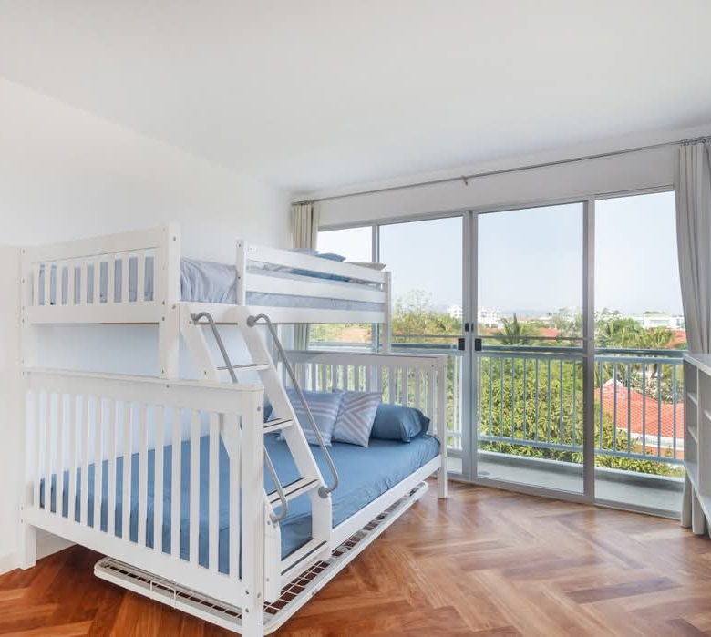 Refined Beachfront Condo Beautiful Ocean Panorama