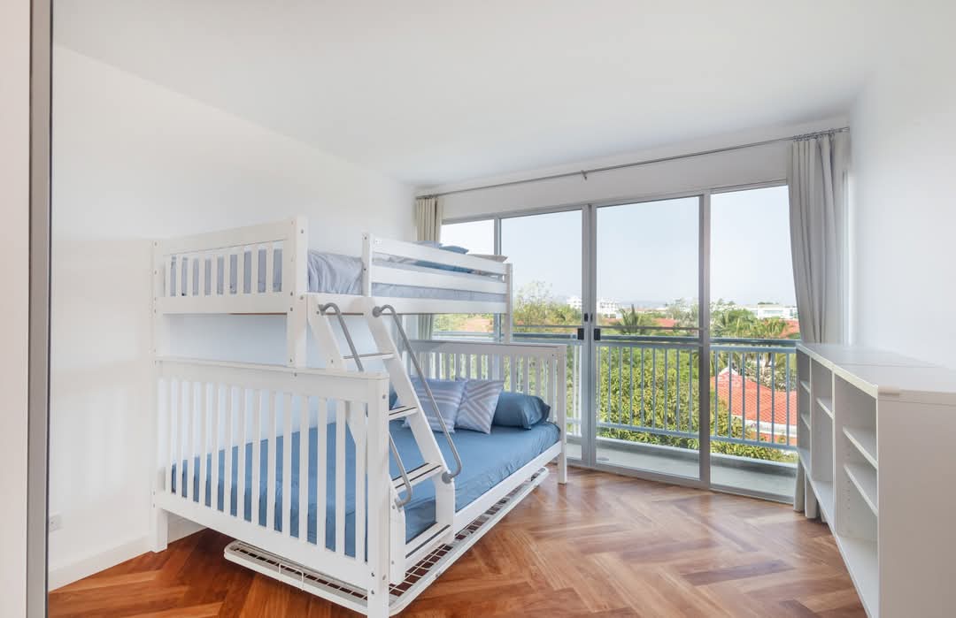 Refined Beachfront Condo Beautiful Ocean Panorama