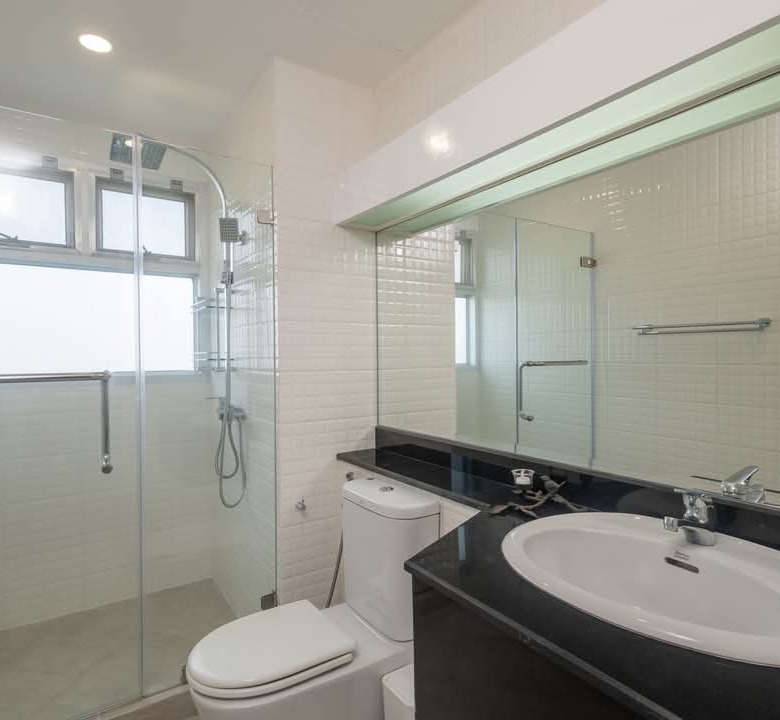 Distinguished Beachfront Condo Perfect Ocean Views