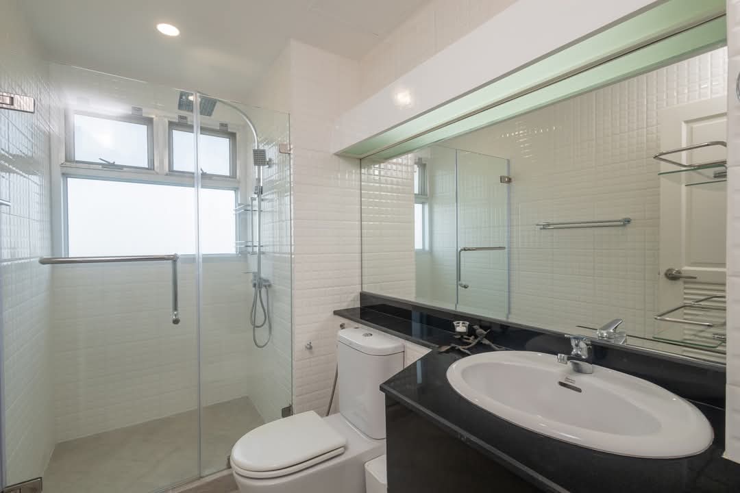 Distinguished Beachfront Condo Perfect Ocean Views