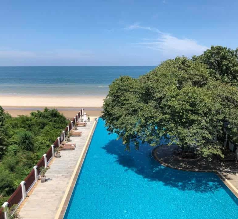 Premium Beachfront Condo Breathtaking Coastal Views