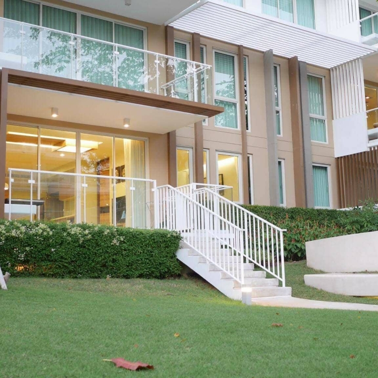 Modern Beachside Condominium Investment Opportunity